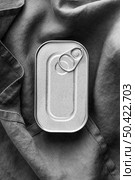 top view tin can kitchen towel. Стоковое фото, агентство Ingram Publishing / Фотобанк Лори