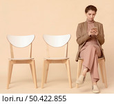 woman waiting line using mobile phone. Стоковое фото, агентство Ingram Publishing / Фотобанк Лори