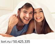 Young couple playing under the sheets. Стоковое фото, агентство Ingram Publishing / Фотобанк Лори