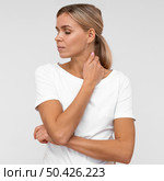 front view woman bothered by neck pain. Стоковое фото, агентство Ingram Publishing / Фотобанк Лори