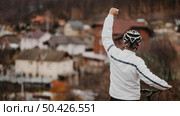 man being victorious after riding his bike with copy space. Стоковое фото, агентство Ingram Publishing / Фотобанк Лори