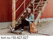 skater girl urban sitting stairs long view. Стоковое фото, агентство Ingram Publishing / Фотобанк Лори