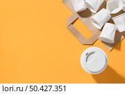 top view set plastic cups table 2. Стоковое фото, агентство Ingram Publishing / Фотобанк Лори