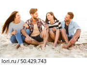 Multicultural group of friends at the beach having fun. Стоковое фото, агентство Ingram Publishing / Фотобанк Лори