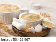 bowls with fine powder dried flowers. Стоковое фото, агентство Ingram Publishing / Фотобанк Лори