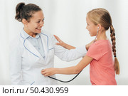 medium shot girl checking doctor. Стоковое фото, агентство Ingram Publishing / Фотобанк Лори