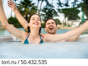 Young couple in a luxury hotel inside a jacuzzi in a rainy day . Стоковое фото, агентство Ingram Publishing / Фотобанк Лори