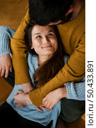 close up man kissing woman head. Стоковое фото, агентство Ingram Publishing / Фотобанк Лори