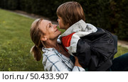 close up smiley woman holding kid. Стоковое фото, агентство Ingram Publishing / Фотобанк Лори