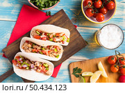 flat lay tasty tacos with meat. Стоковое фото, агентство Ingram Publishing / Фотобанк Лори