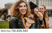 group friends enjoying sweets together. Стоковое фото, агентство Ingram Publishing / Фотобанк Лори