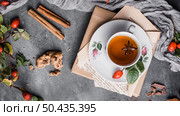 top view cup with tea star anise cinnamon. Стоковое фото, агентство Ingram Publishing / Фотобанк Лори