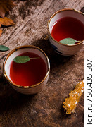 top view tea cups with crystallized sugar cane. Стоковое фото, агентство Ingram Publishing / Фотобанк Лори