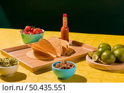 tortillas lime arrangement. Стоковое фото, агентство Ingram Publishing / Фотобанк Лори