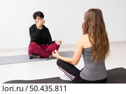 women meditating covering nostril. Стоковое фото, агентство Ingram Publishing / Фотобанк Лори