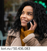 beautiful smiley woman talking phone outside. Стоковое фото, агентство Ingram Publishing / Фотобанк Лори