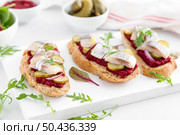 Sandwiches, toasts with salted herring and beetroot pate. Стоковое фото, агентство Ingram Publishing / Фотобанк Лори
