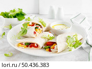 Greek chicken wraps souvlaki with vegetables and tzatziki sause. Стоковое фото, агентство Ingram Publishing / Фотобанк Лори