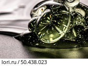 extremely close up gel hydroalcoolique hands. Стоковое фото, агентство Ingram Publishing / Фотобанк Лори