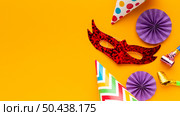 flat lay mystery carnival masks party hats. Стоковое фото, агентство Ingram Publishing / Фотобанк Лори