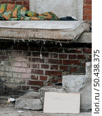 front view mattress with blanket homeless people. Стоковое фото, агентство Ingram Publishing / Фотобанк Лори