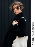 non binary person posing with white bag. Стоковое фото, агентство Ingram Publishing / Фотобанк Лори