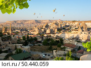 Hot air balloons over rocks in Cappadocia. Evening light in Cappadocia. Стоковое фото, агентство Ingram Publishing / Фотобанк Лори