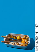 leftover baked food tray copy space. Стоковое фото, агентство Ingram Publishing / Фотобанк Лори