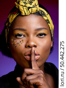 stylish african woman doing silence sign. Стоковое фото, агентство Ingram Publishing / Фотобанк Лори
