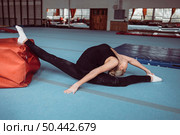 woman exercising gymnastics olympics. Стоковое фото, агентство Ingram Publishing / Фотобанк Лори