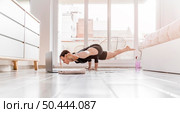 full shot woman exercising home. Стоковое фото, агентство Ingram Publishing / Фотобанк Лори