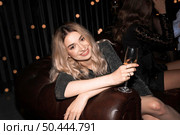 pretty young woman partying home 2. Стоковое фото, агентство Ingram Publishing / Фотобанк Лори