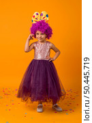 girl with clown wig tutu. Стоковое фото, агентство Ingram Publishing / Фотобанк Лори