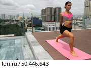 woman practicing yoga mat pool outdoors. Стоковое фото, агентство Ingram Publishing / Фотобанк Лори