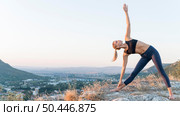 beautiful blonde woman practicing yoga outdoors. Стоковое фото, агентство Ingram Publishing / Фотобанк Лори