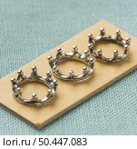 close up three silver crowns epiphany day. Стоковое фото, агентство Ingram Publishing / Фотобанк Лори
