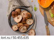 Autumn vegetables arranged on a kitchen worktop while preparing a pumpkin soup. Стоковое фото, агентство Ingram Publishing / Фотобанк Лори