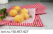 Brazilian cheese buns over red towel on wooden table. Стоковое фото, агентство Ingram Publishing / Фотобанк Лори
