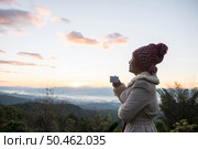 Woman wake up relax in morning on th mountain. Стоковое фото, агентство Ingram Publishing / Фотобанк Лори