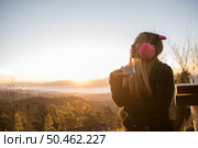 Woman wake up relax in morning on th mountain. Стоковое фото, агентство Ingram Publishing / Фотобанк Лори