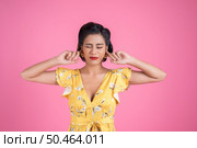 Fashion woman hand cover her ears. Стоковое фото, агентство Ingram Publishing / Фотобанк Лори