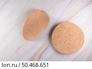 Top view of wooden cutting board on a gray marble background with space for text. Стоковое фото, агентство Ingram Publishing / Фотобанк Лори