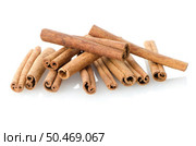 Cinnamon sticks on white reflective background. Стоковое фото, агентство Ingram Publishing / Фотобанк Лори
