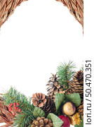 Wreath of straw Christmas frame on white background. Стоковое фото, агентство Ingram Publishing / Фотобанк Лори