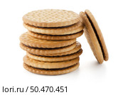 Sandwich biscuits with chocolate filling on a white background. Стоковое фото, агентство Ingram Publishing / Фотобанк Лори