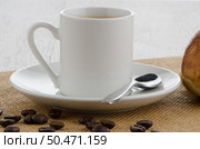 Cup of black coffee over sackcloth baclground. Стоковое фото, агентство Ingram Publishing / Фотобанк Лори
