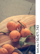 loquats on kitchen counter background. Vintage style. Стоковое фото, агентство Ingram Publishing / Фотобанк Лори