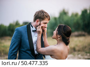 Bride and groom have romance time and happy together . Стоковое фото, агентство Ingram Publishing / Фотобанк Лори