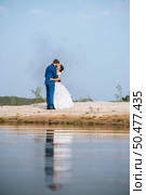 Asian bride and Caucasian groom have romance time and happy together . Стоковое фото, агентство Ingram Publishing / Фотобанк Лори
