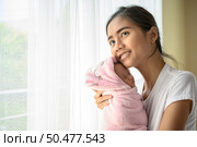 The newborn baby sleeping in the embrace of the mother. Стоковое фото, агентство Ingram Publishing / Фотобанк Лори